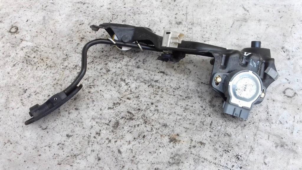 Toyota Avensis I T22 1997-2003 combi 2.0 D4D diesel 81 kW 2000  Potenciometer plynového pedálu 89281-20010