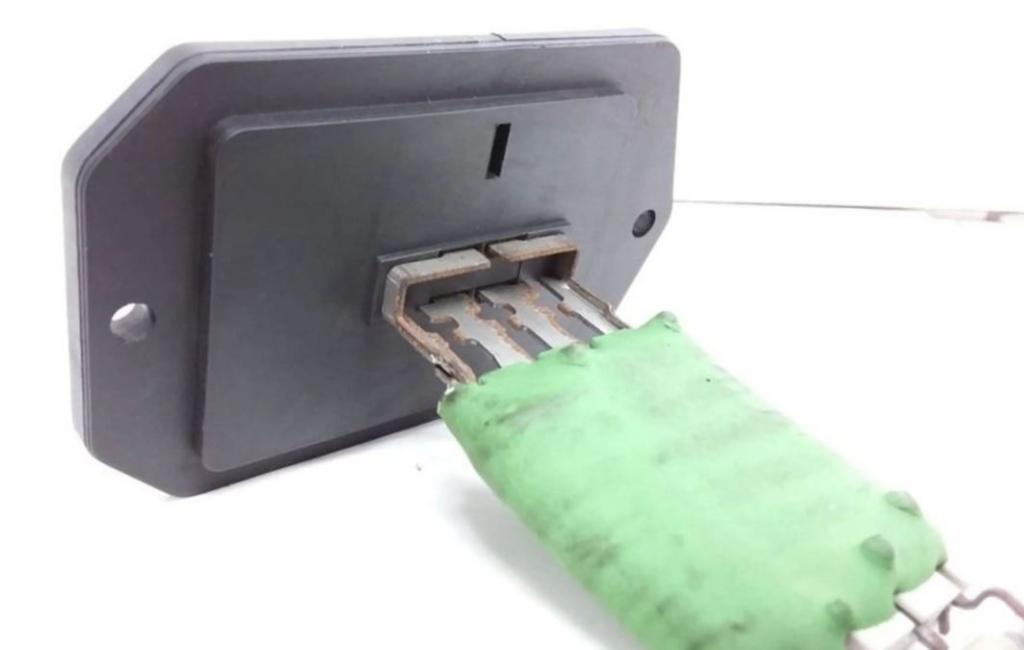 Toyota Avensis II T25 2003-2008 hatchback 2.0 D4D diesel MT 93 kW 2006  Odpor (rezistor) kúrenia R56K1R56K