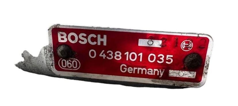 Audi 100 C4 1991-1994 sedan 2.0 petrol MT 74 kW 1991  Rozdeľovač 0438101035 0438121087 048133353