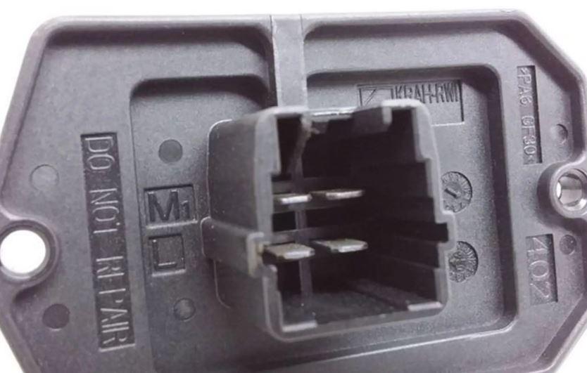 Toyota Avensis II T25 2003-2008 hatchback 2.0 D4D diesel MT 93 kW 2006  Odpor (rezistor) kúrenia R56K1R56K