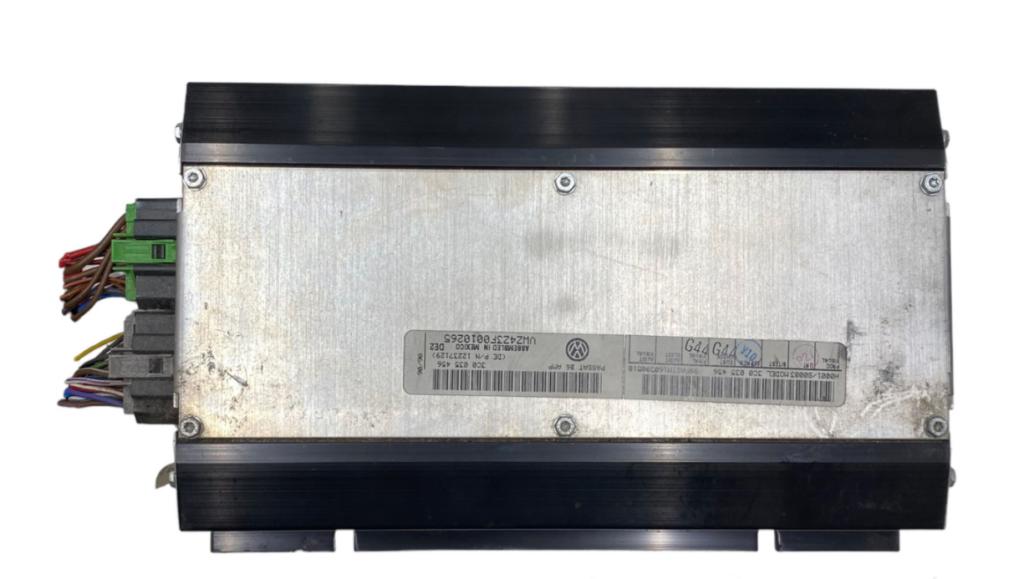 Volkswagen Passat B6 2005-2010 combi 2.0 TDI diesel MT 103 kW 2006  Zosilňovač 3C0035456