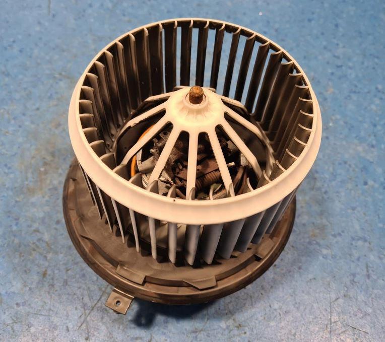 Alfa Romeo 159 sedan 1.9 JTD diesel MT 88 kW 2006  Ohrievanie, ventilácia 173-60078-02