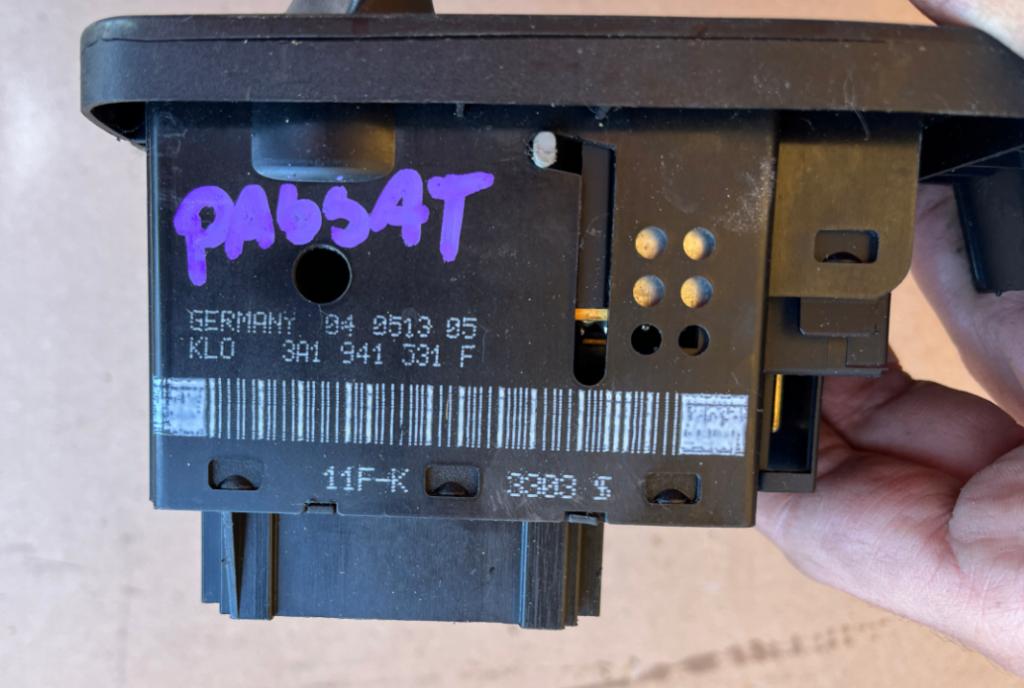 Volkswagen Passat B4 1993-1997 combi 1.8 petrol MT 66 kW 1996  Prepínač svetiel 3A1941531F