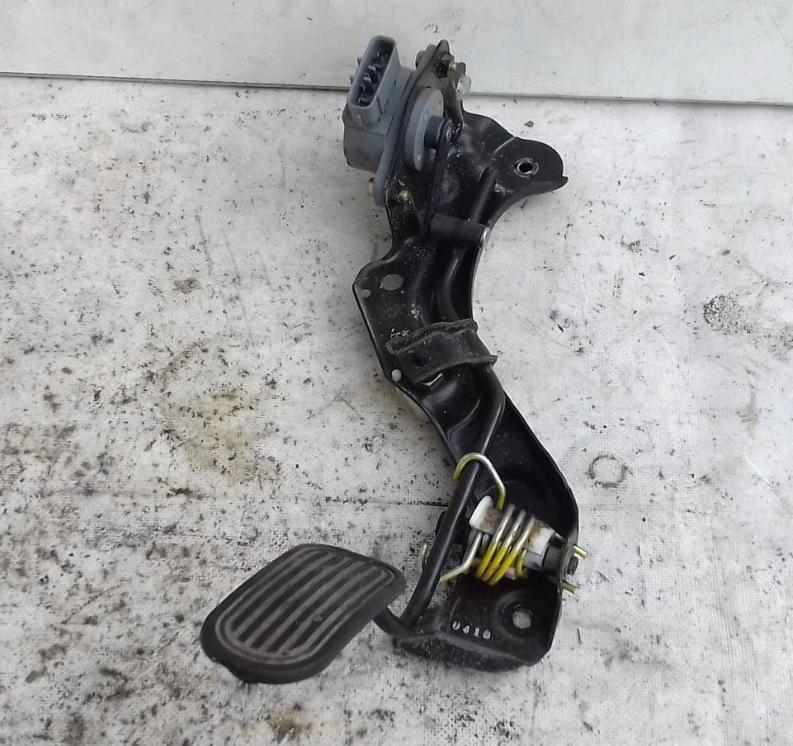 Toyota Avensis I T22 1997-2003 combi 2.0 D4D diesel 81 kW 2000  Potenciometer plynového pedálu 89281-20010