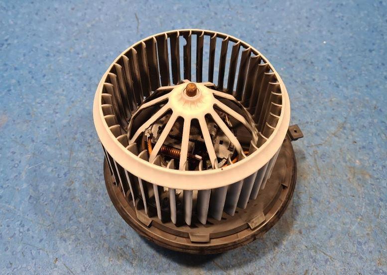 Alfa Romeo 159 sedan 1.9 JTD diesel MT 88 kW 2006  Ohrievanie, ventilácia 173-60078-02