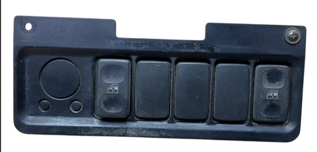 Volkswagen Polo III 6N 1994-2001 hatchback 1.0 petrol MT 33 kW 1996  Prepínač ovládania okna predný ľavý 6K0857061