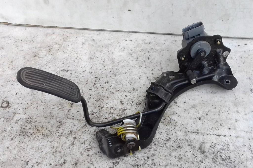 Toyota Avensis I T22 1997-2003 combi 2.0 D4D diesel 81 kW 2000  Potenciometer plynového pedálu 89281-20010