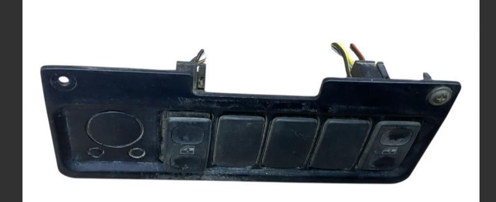 Volkswagen Polo III 6N 1994-2001 hatchback 1.0 petrol MT 33 kW 1996  Prepínač ovládania okna predný ľavý 6K0857061