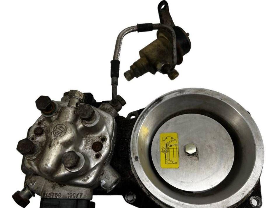 Audi 100 C4 1991-1994 sedan 2.0 petrol MT 74 kW 1991  Rozdeľovač 0438101035 0438121087 048133353