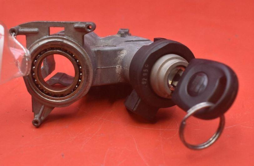 Volkswagen Caddy II 9K 1996-2004 hatchback 1.9 SDI diesel MT 47 kW 2002  Spínacia skrinka 6K0905851