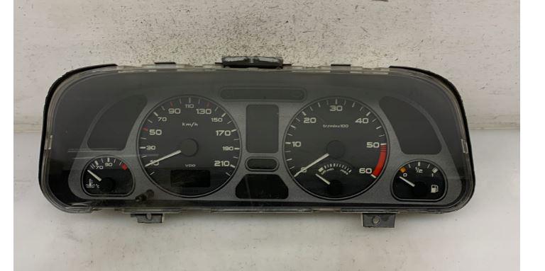 Peugeot 306 hatchback 2.0 HDI diesel MT 66 kW 2001  Prístrojová doska 9642490380