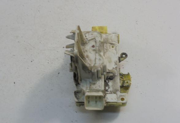 Ford Focus Mk1 1998-2004 combi 1.6 16v petrol MT 74 kW 2004  Zámok dverí predný ľavý XS41-A21813-CF