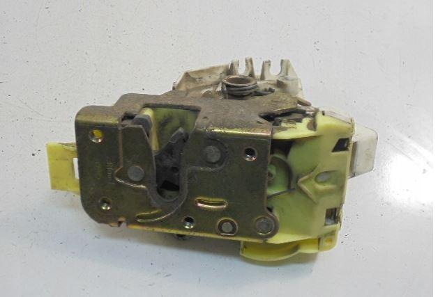 Ford Focus Mk1 1998-2004 combi 1.6 16v petrol MT 74 kW 2004  Zámok dverí predný ľavý XS41-A21813-CF