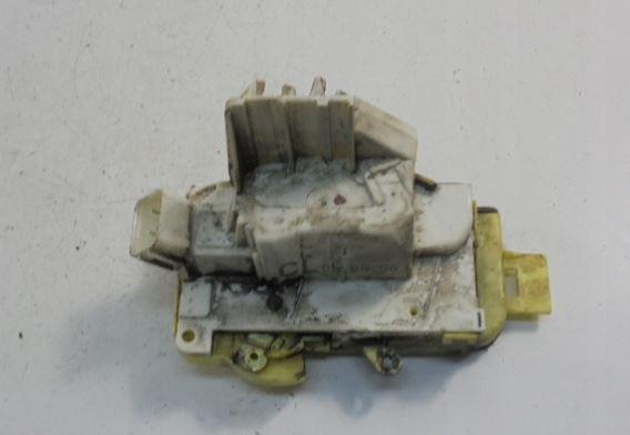 Ford Focus Mk1 1998-2004 combi 1.6 16v petrol MT 74 kW 2004  Zámok dverí predný ľavý XS41-A21813-CF