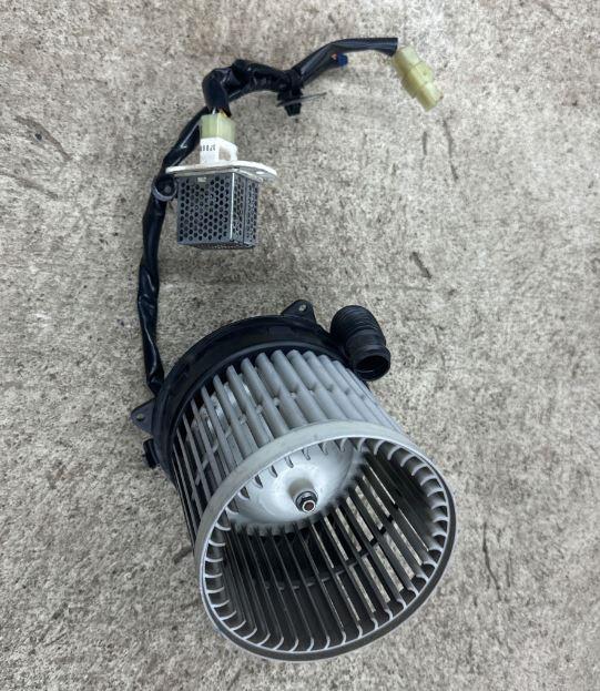 Opel Agila B 2008-2014 hatchback 1.0 petrol MT 48 kW 2008  Ventilátor kúrenia A10370b07000