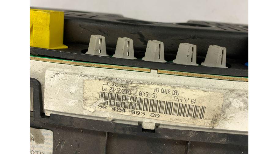 Peugeot 306 hatchback 2.0 HDI diesel MT 66 kW 2001 Prístrojová doska 9642490380