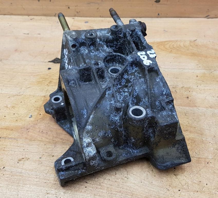 Peugeot 206 hatchback 1.1 petrol MT 44 kW 2000  Vodná pumpa 9431140021