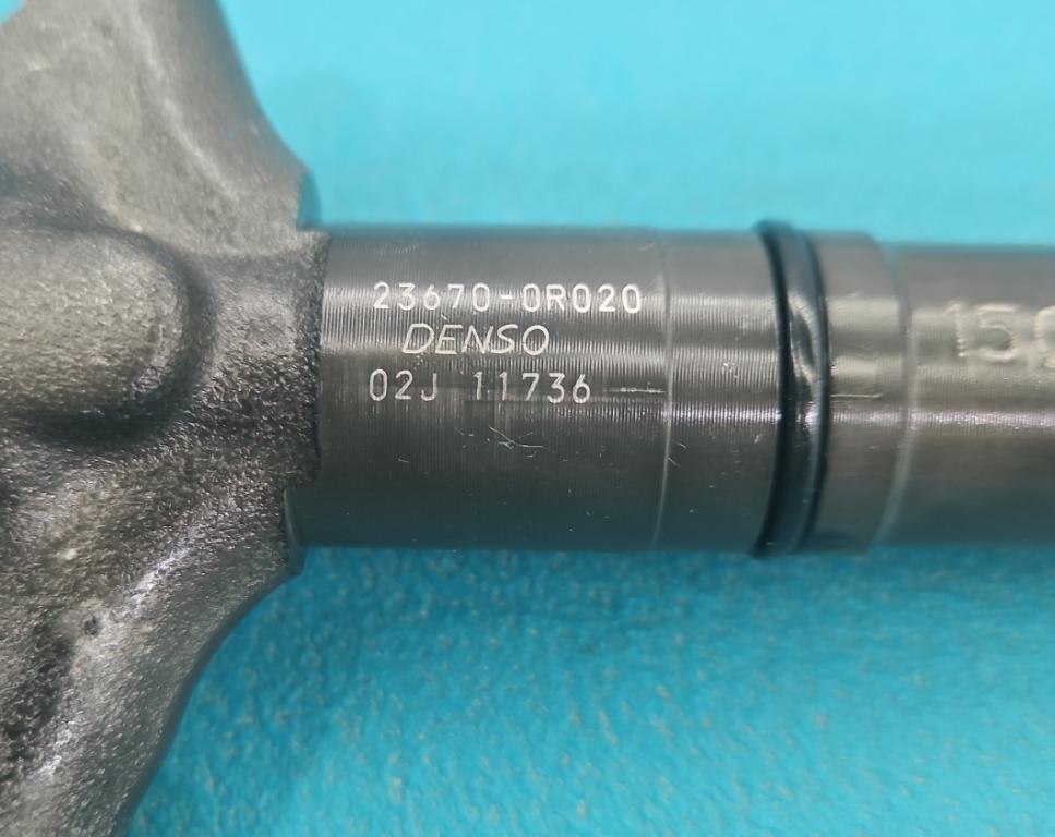 Toyota Rav4 III 2005-2012  2.2 D-CAT diesel MT 100 kW 2007  Vstrekovač paliva 23670-0R020
