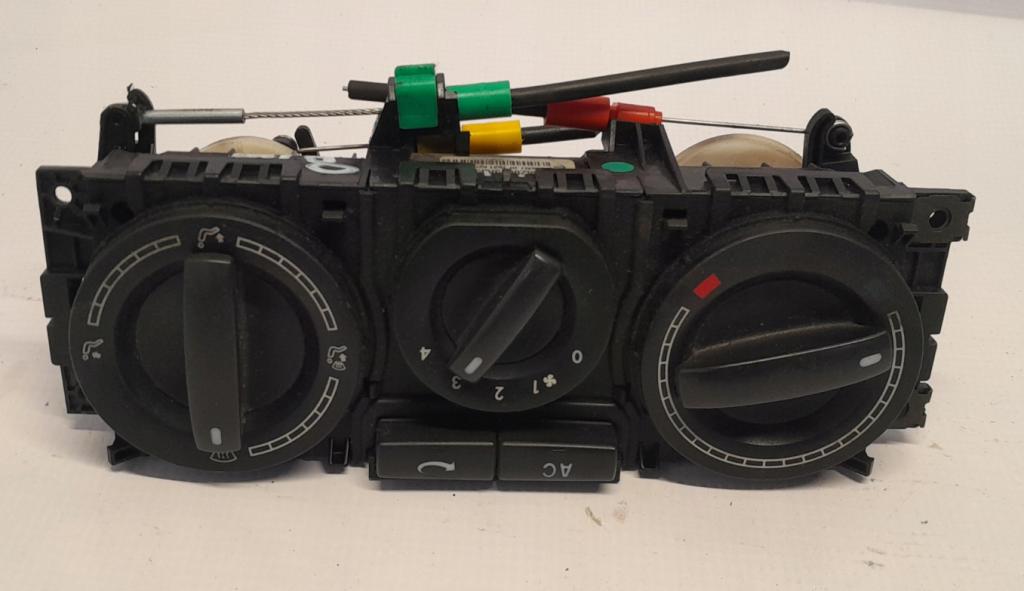 Volkswagen Transporter T5 2003-2015 hatchback 1.9 TDI diesel MT 75 kW 2007  Panel kúrenia/klimatizácie 7H0820045AJ