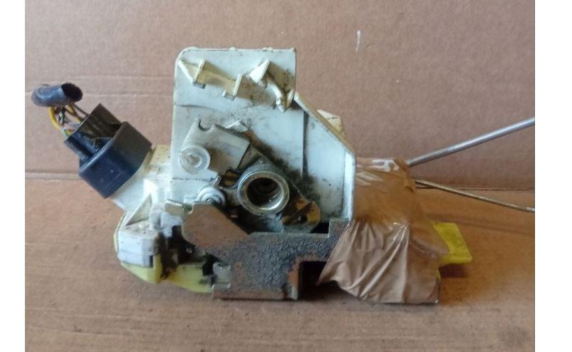 Ford Focus Mk1 1998-2004 combi 1.6 16v petrol MT 74 kW 2004  Zámok dverí predný pravý XS41-A21812-CF