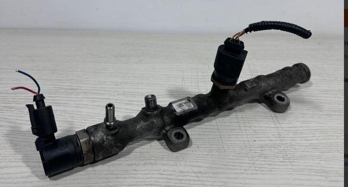 Kia Ceed III 2018- hatchback 1.6 CRDI diesel MT 85 kW 2018  Vstrekovacia lišta 314002U200