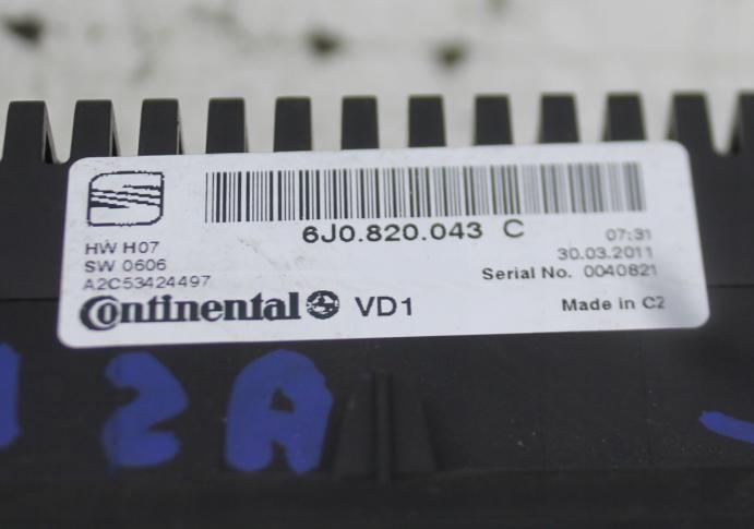 Seat Ibiza IV 6J 2008-2017 hatchback 1.2 MPI petrol MT 51 kW 2008  Panel kúrenia/klimatizácie 6J0820043C