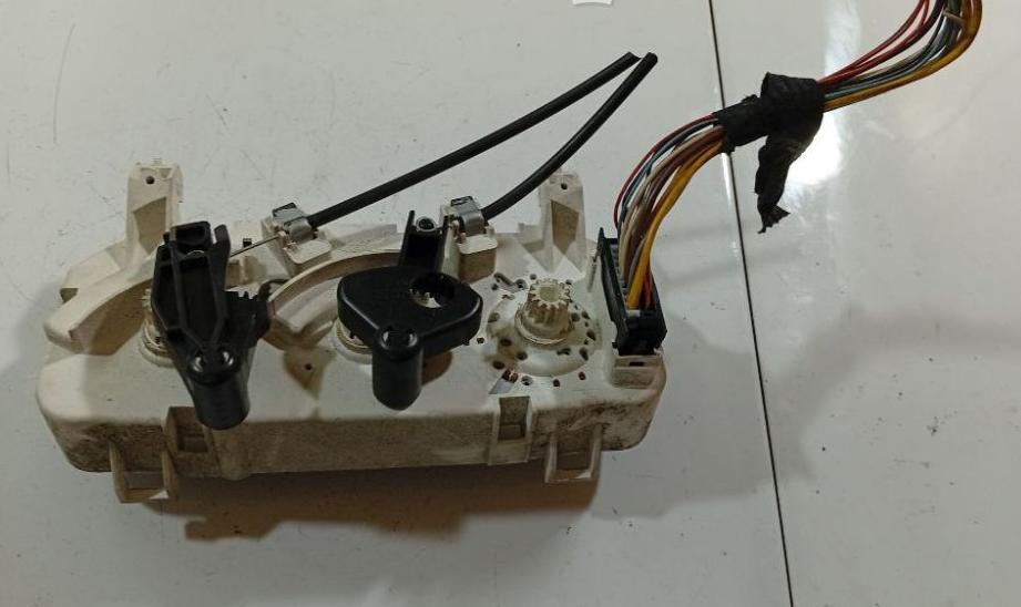 Renault Thalia I 1998-2009 sedan 1.4 8v petrol MT 55 kW 2004  Panel kúrenia/klimatizácie