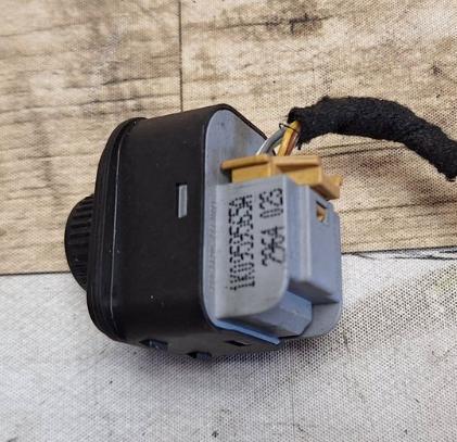 Volkswagen Golf V 2003-2009 hatchback 1.4 16v petrol MT 55 kW 2004  Prepínač nastavenia spätných zrkadiel 1K0959565A