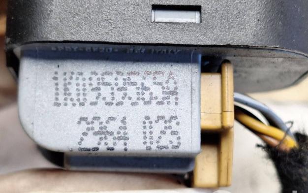 Volkswagen Golf V 2003-2009 hatchback 1.4 16v petrol MT 55 kW 2004  Prepínač nastavenia spätných zrkadiel 1K0959565A