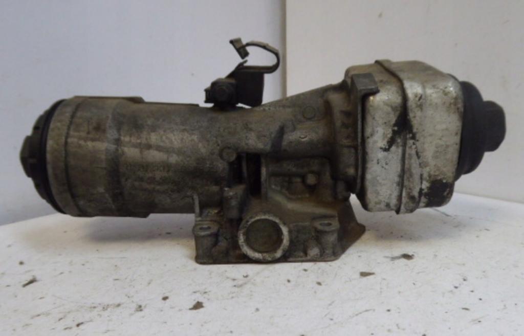 Volkswagen Passat B5 1995-2005 1.9 TDI Obal olejového filtra 045115389J