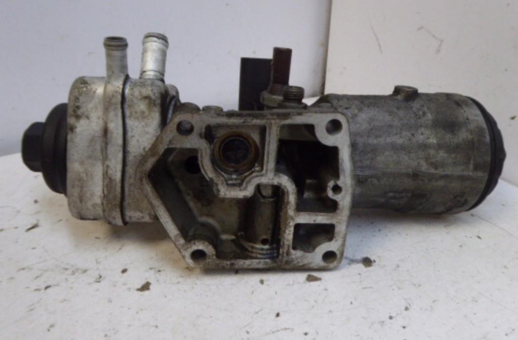 Volkswagen Passat B5 1995-2005 1.9 TDI Obal olejového filtra 045115389J