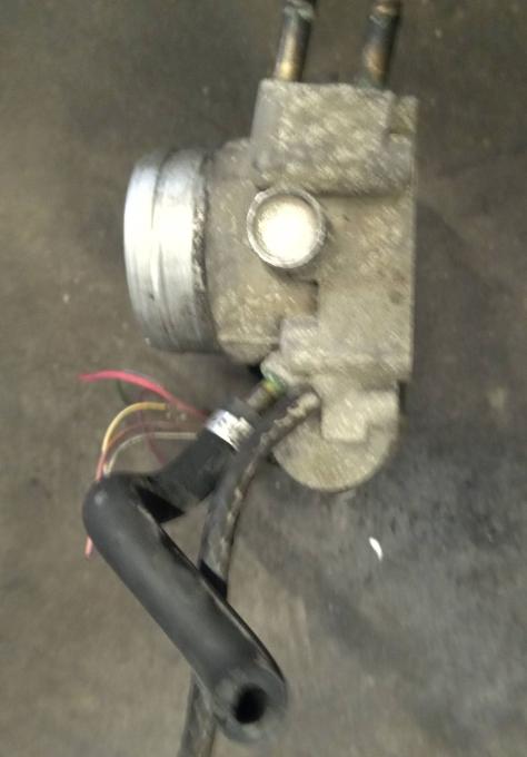 Audi A4 B5 1994-2001 sedan 1.8 20v petrol MT 92 kW 1999  Škrtiaca klapka 06b133062e 0280750080