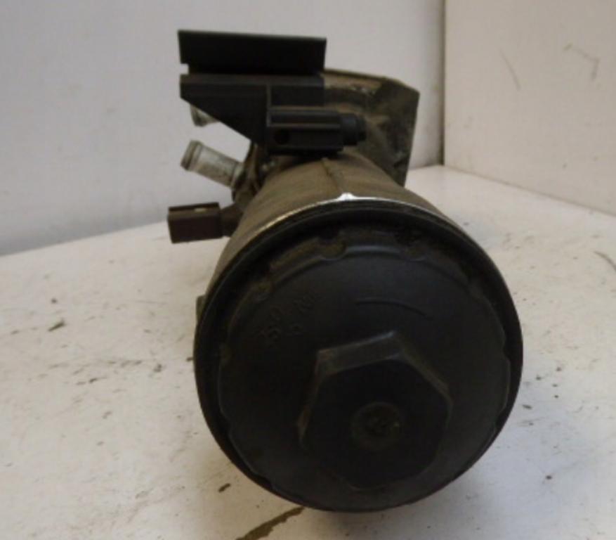 Volkswagen Passat B5 1995-2005 1.9 TDI Obal olejového filtra 045115389J