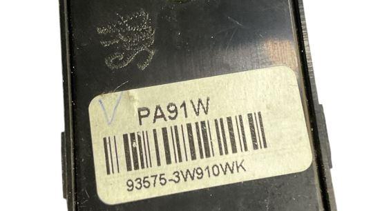 Kia Sportage III 2010-2015 hatchback 2.0 CRDI diesel AT 100 kW 2012  Prepínač ovládania okna predný pravý 4915111310 935753W910WK