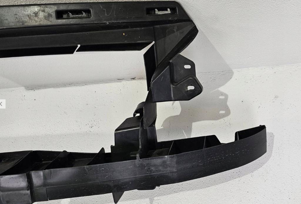 Dacia Dokker 2012- hatchback 1.5 DCI diesel MT 63 kW 2008  Výstuha predná 628106814R