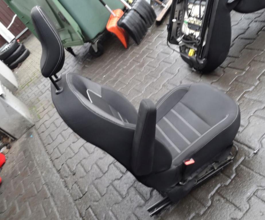 Dacia Sandero III 2020- hatchback 1.0 TCE petrol AT 66 kW 2022  Sedadlo predné ľavé