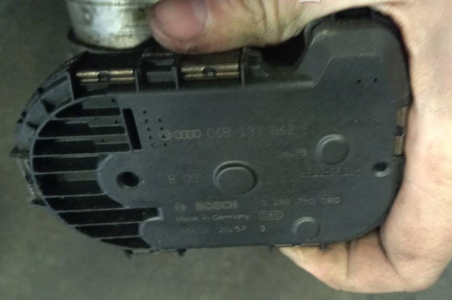 Audi A4 B5 1994-2001 sedan 1.8 20v petrol MT 92 kW 1999  Škrtiaca klapka 06b133062e 0280750080