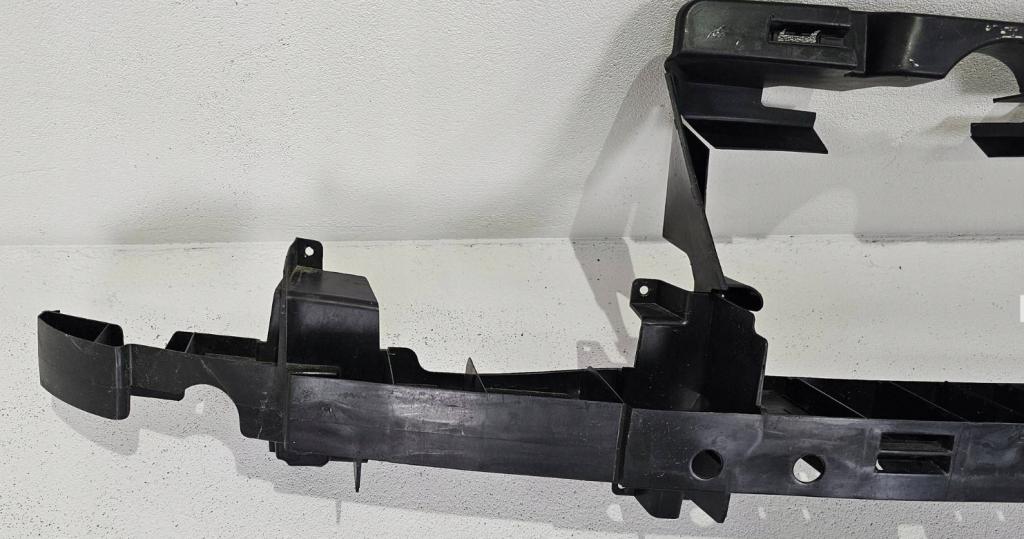 Dacia Dokker 2012- hatchback 1.5 DCI diesel MT 63 kW 2008  Výstuha predná 628106814R