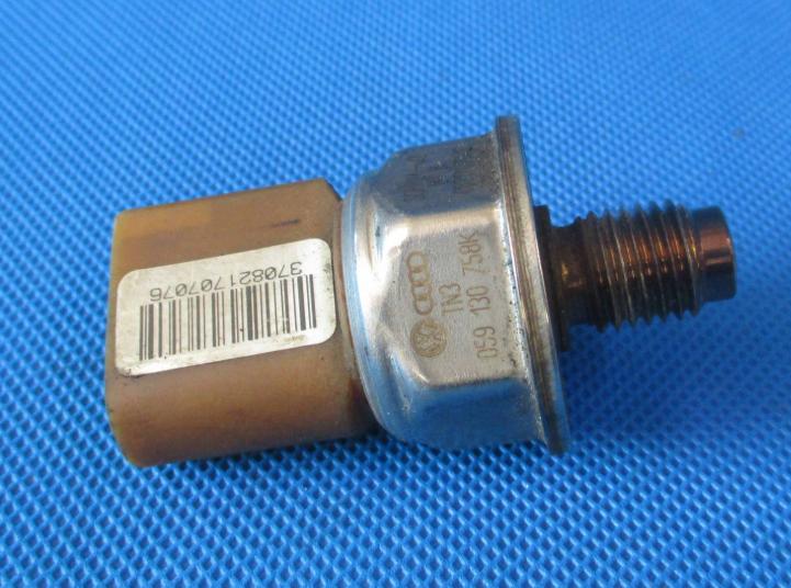 Audi A4 B8 2007-2015 combi 3.0 TDI diesel CCW AT 176 kW 2009  Snímač 059130758K