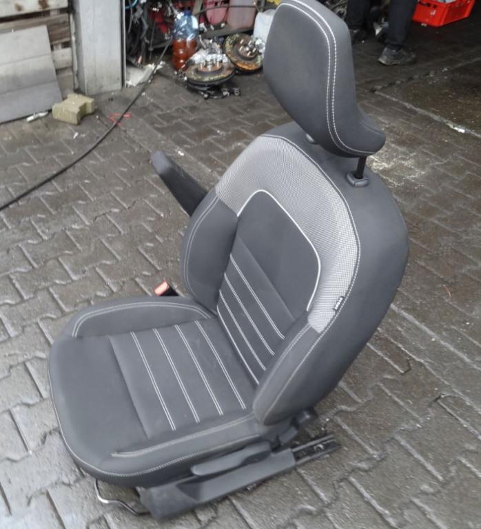 Dacia Sandero III 2020- hatchback 1.0 TCE petrol AT 66 kW 2022  Sedadlo predné ľavé