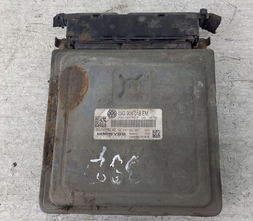 Volkswagen Passat B8 2014- combi 2.0 TDI diesel AT 110 kW 2015  Riadiaca jednotka motora 03G906018EM 5WP45562AE