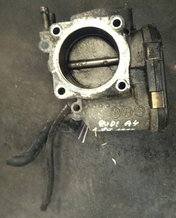 Audi A4 B5 1994-2001 sedan 1.8 20v petrol MT 92 kW 1999  Škrtiaca klapka 06b133062e 0280750080