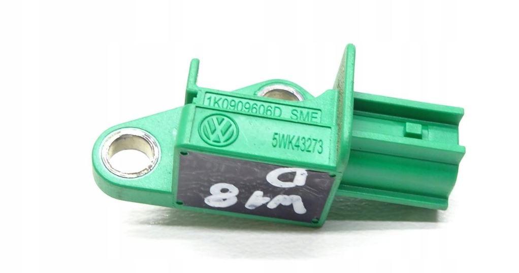 Volkswagen Golf V 2003-2009 hatchback 1.9 TDI diesel MT 66 kW 2004  Snímač nárazu 1K0909606D 5KW43273