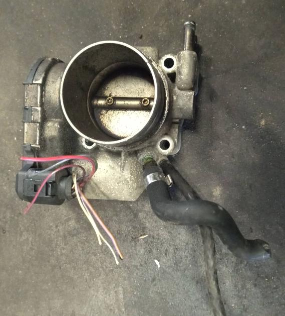 Audi A4 B5 1994-2001 sedan 1.8 20v petrol MT 92 kW 1999  Škrtiaca klapka 06b133062e 0280750080