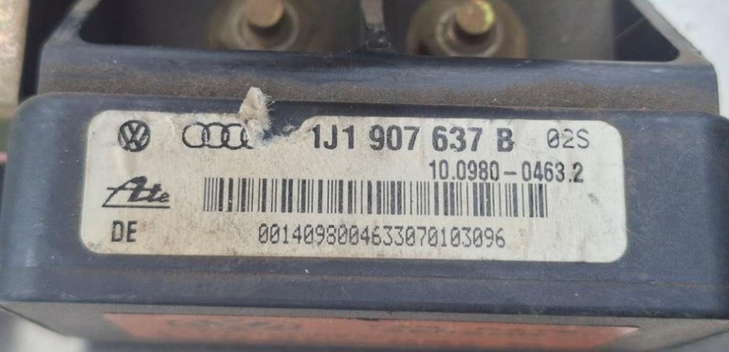 Volkswagen Golf IV 1997-2003 hatchback 1.9 TDI diesel MT 85 kW 2000  Snímač nárazu 1J0907657B 1J0907651A