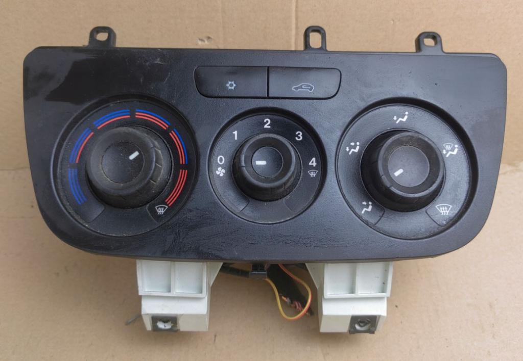 Fiat Doblo II 2010- hatchback 1.6 JTD diesel MT 77 kW 2010  Panel kúrenia/klimatizácie 735605075