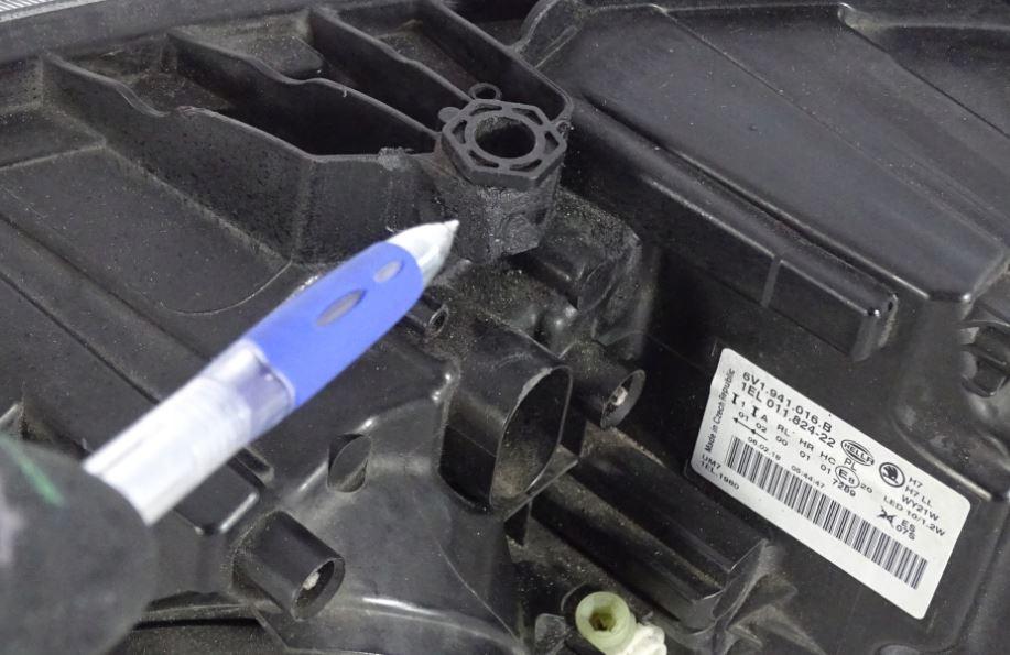 Skoda Fabia III 2014- hatchback 1.0 MPI petrol MT 55 kW 2015  Svetlo predné ľavé LED