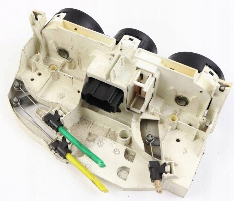 Volkswagen Golf IV 1997-2003 hatchback 1.9 TDI diesel MT 81 kW 1999  Panel kúrenia/klimatizácie 1J0819045F