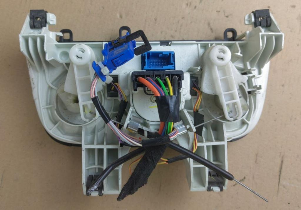 Fiat Doblo II 2010- hatchback 1.6 JTD diesel MT 77 kW 2010  Panel kúrenia/klimatizácie 735605075