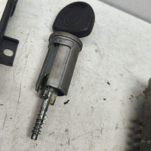 Opel Astra II 1998-2009 hatchback 1.4 16v petrol MT 66 kW 2001  Riadiaca jednotka motora (štartovací komplet) 12242030